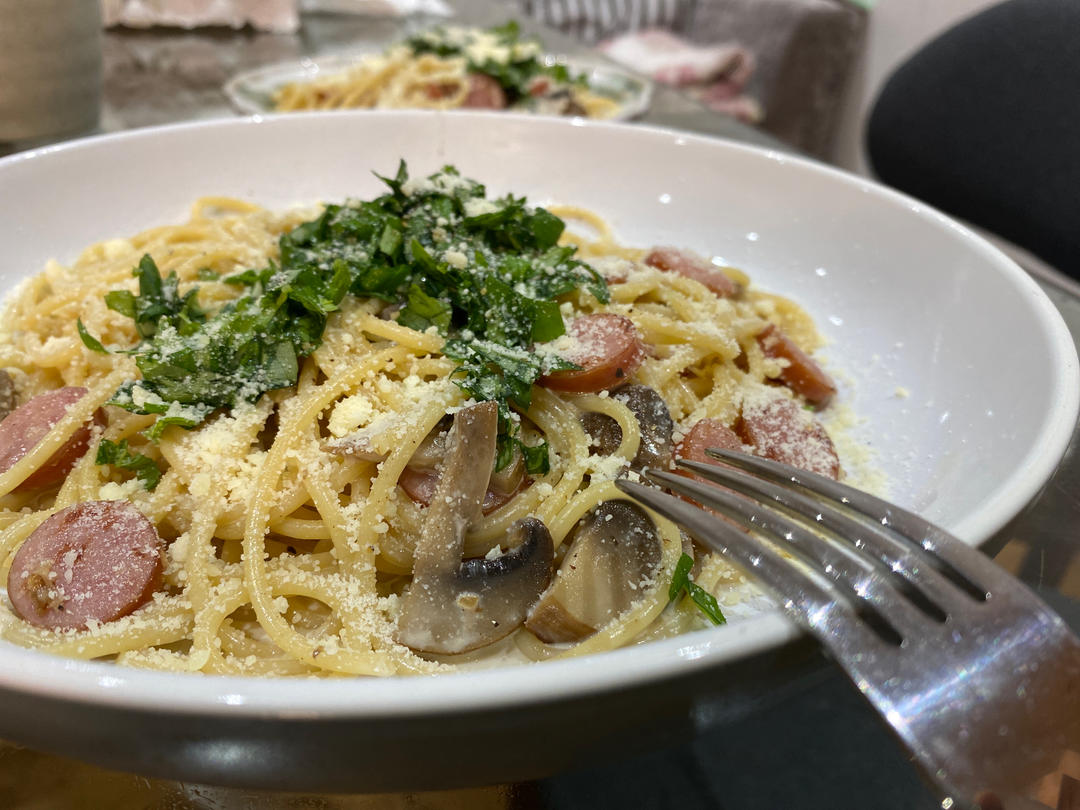 白蘑菇奶油培根意面
