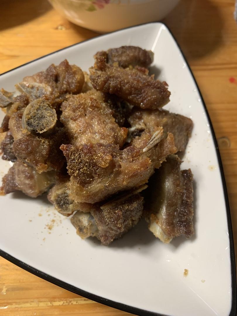 我家排骨从不红烧，加一些大蒜，出锅香喷喷，孩子吃完舔手指