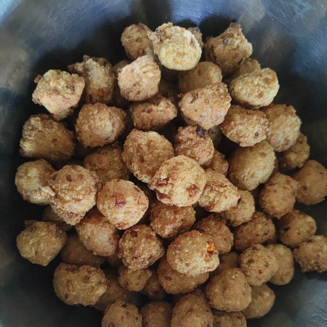 炸豆腐丸子附油炸方法