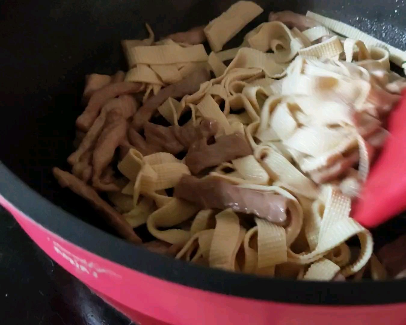 肉丝豆腐皮炒♨韭菜丨马克西姆不粘锅的做法 步骤6