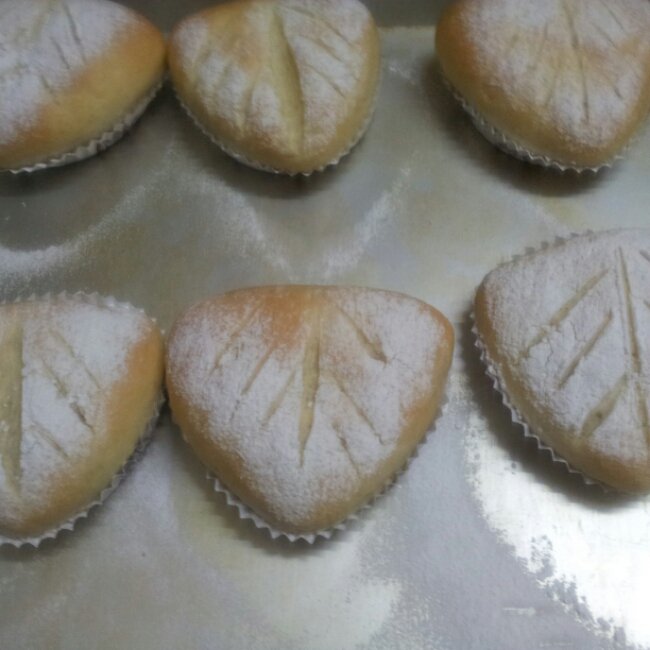 优雅蓝莓牛奶面包