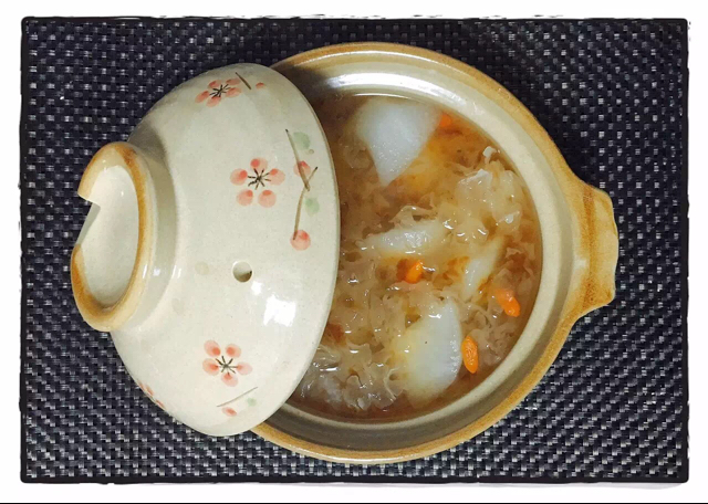 桃胶炖银耳