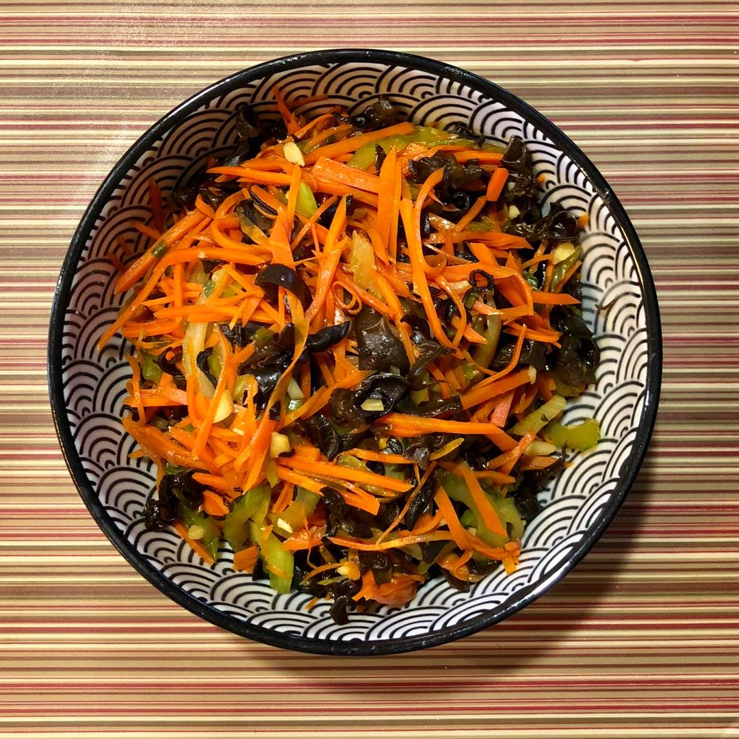 胡萝卜木耳炒芹菜