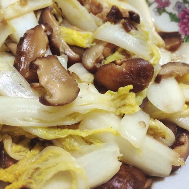 钟安宝做的娃娃菜炒香菇