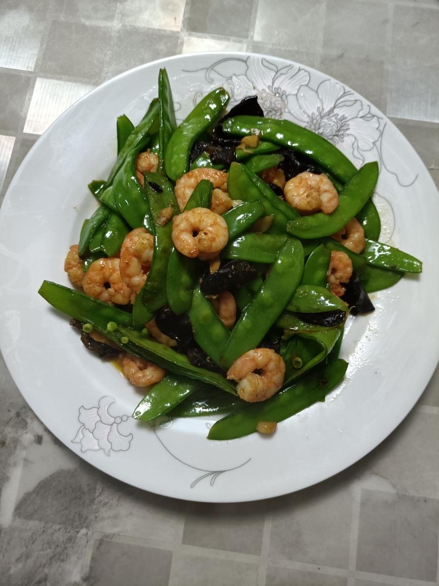 荷兰豆虾仁炒木耳的做法