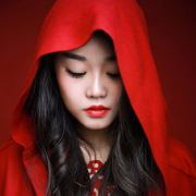 猫咪揪住兔尾巴