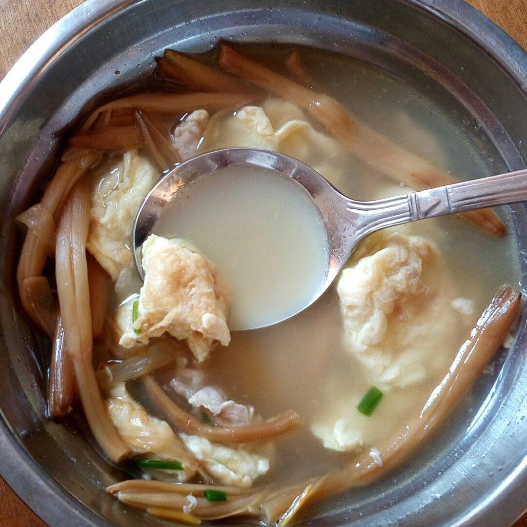 黄花菜煎蛋汤