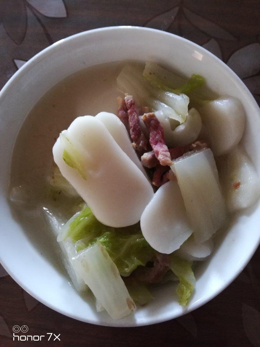 【白菜肉丝年糕汤】
