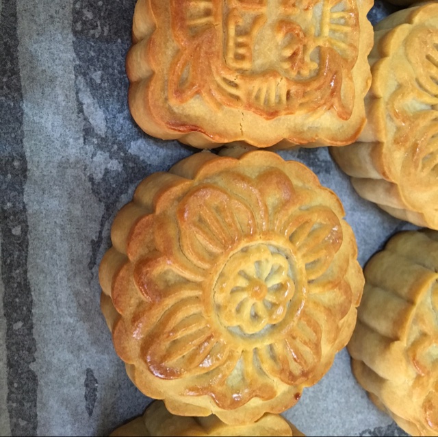 广式月饼—蛋黄莲蓉月饼
