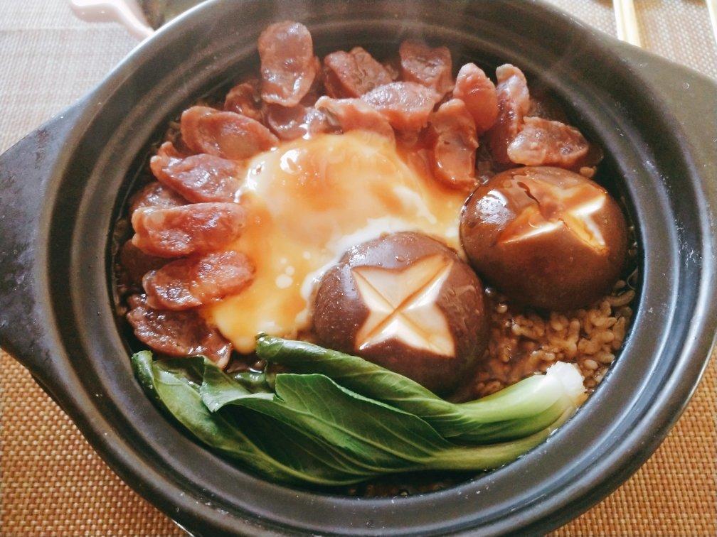 广式腊味煲仔饭