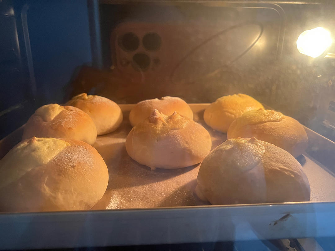 好吃到出炉就被抢光的墨西哥红豆面包