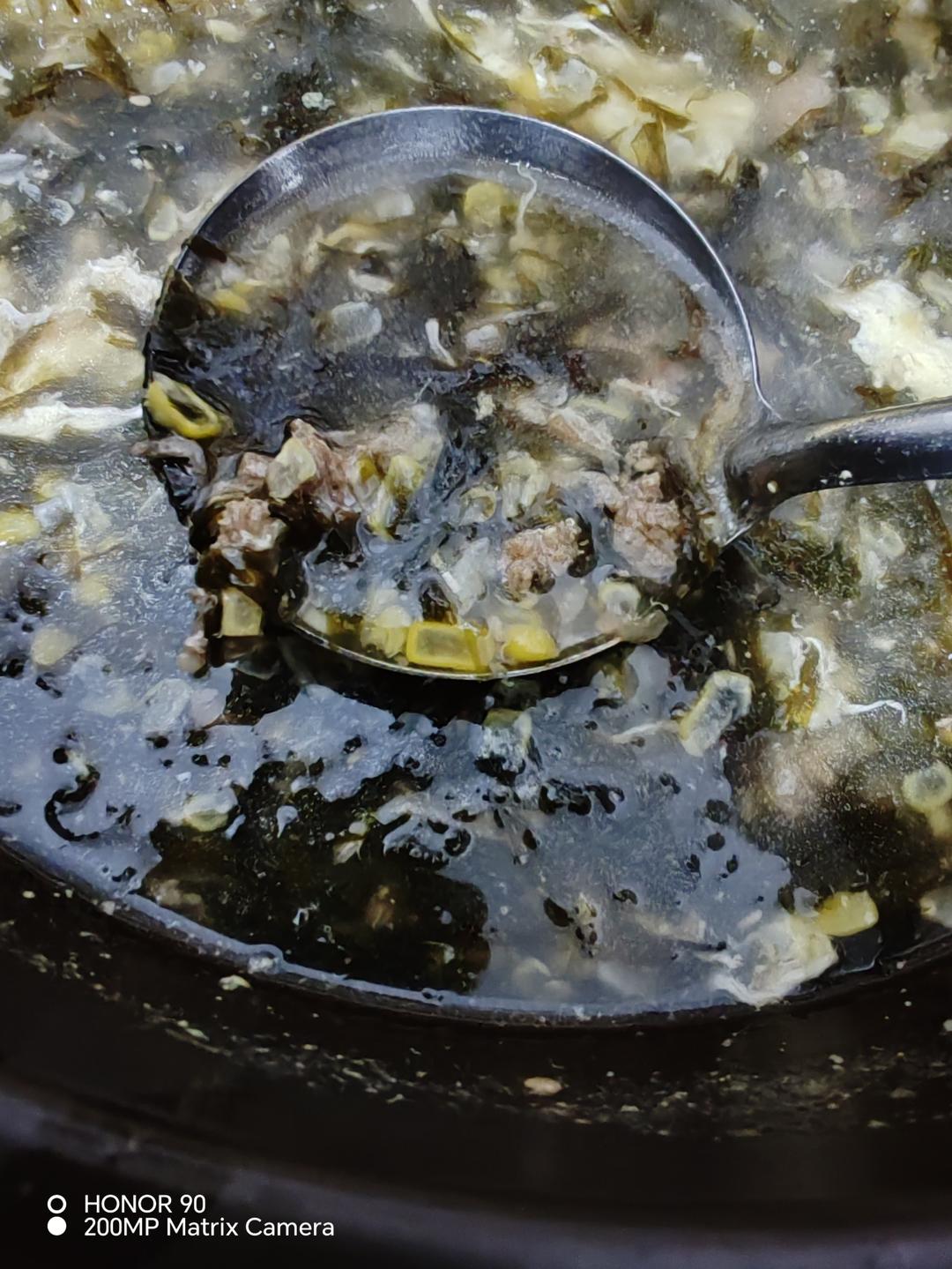 紫菜虾皮牛肉碎玉米沫蛋花汤
