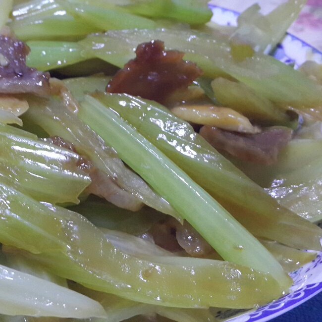 西芹炒腊肉