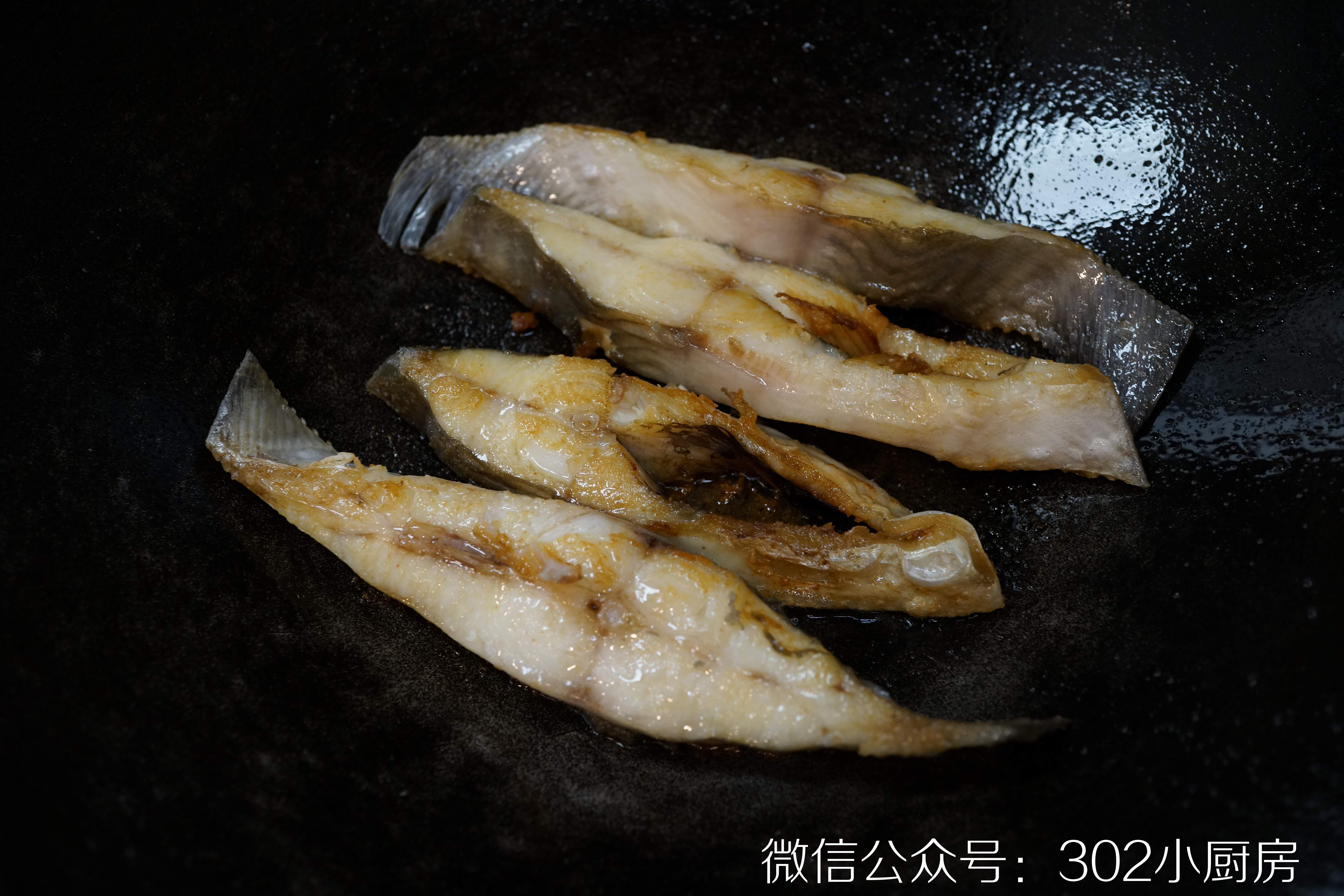 干煎鲳鱼（斗鲳） <302小厨房>的做法 步骤8