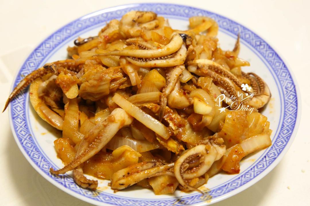 一颗小崩豆儿做的辣白菜炒鱿鱼