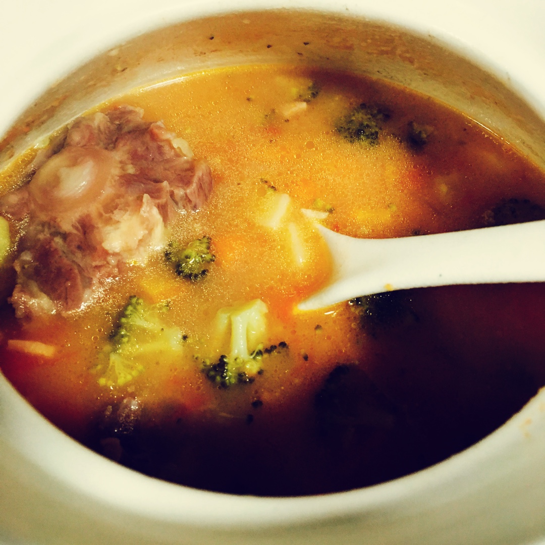 番茄牛肉杂蔬汤