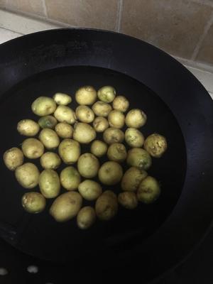 芝士焗小土豆（不用捣成土豆泥）的做法 步骤1