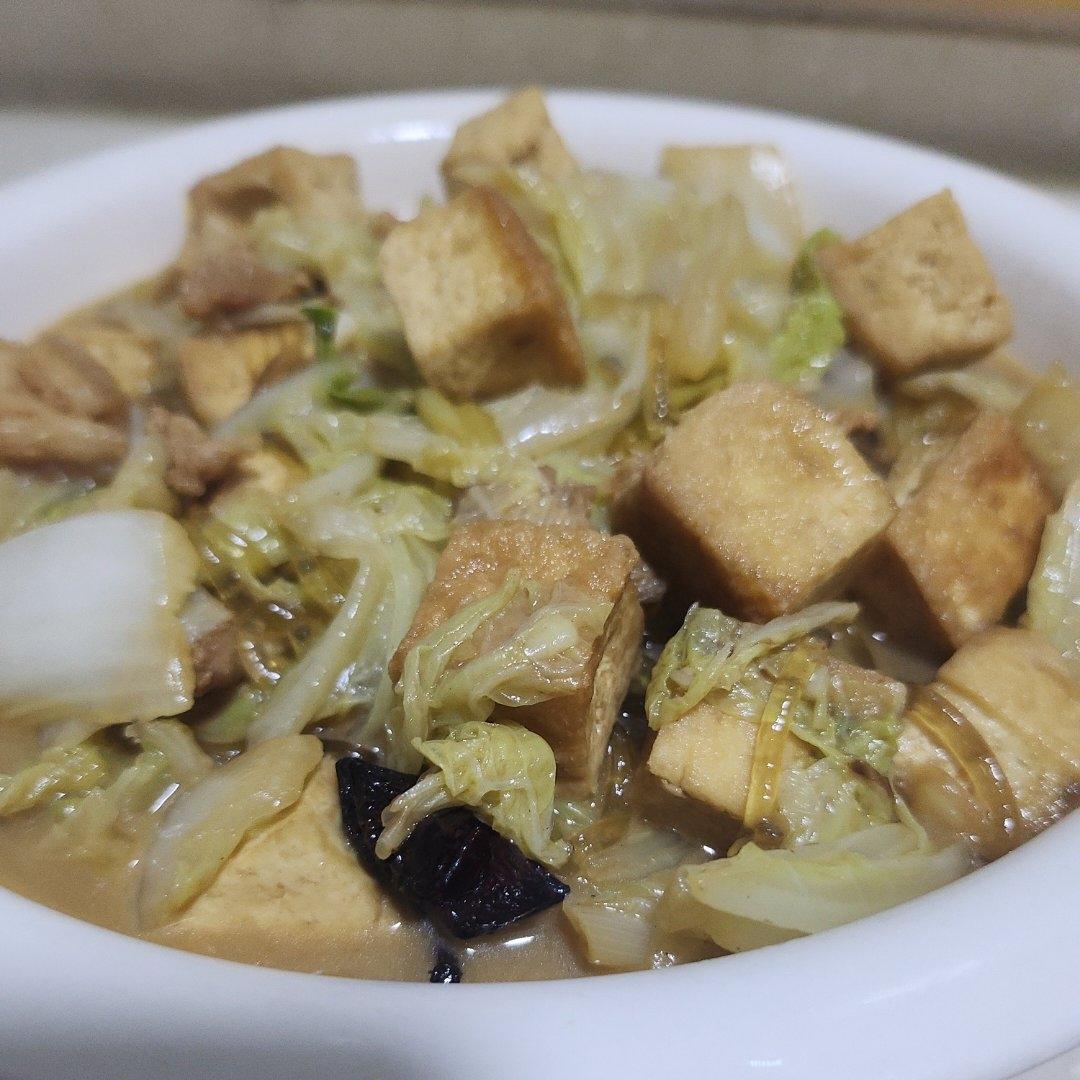 家常白菜炖粉条加豆腐泡