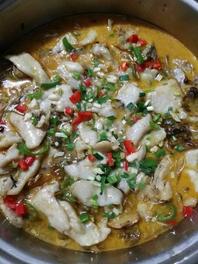 香辣酸菜鲈鱼的做法