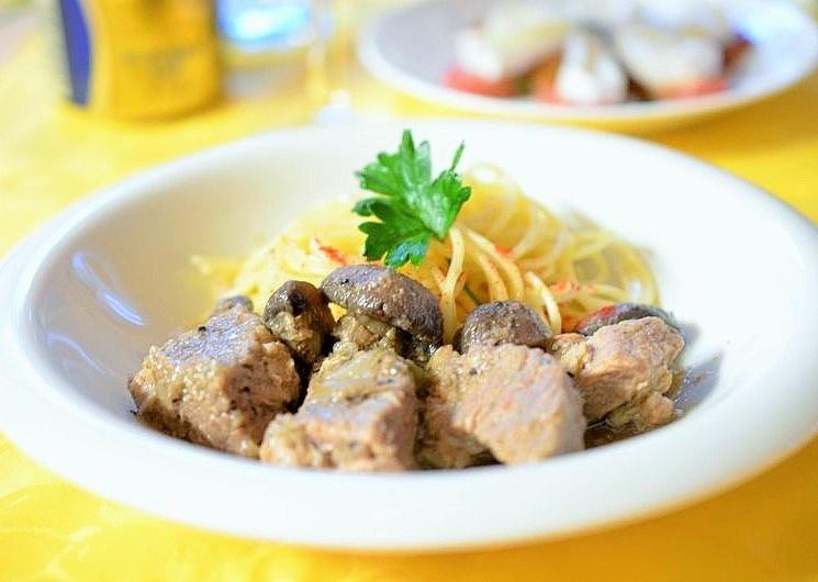 口蘑炖奇异果猪里脊的做法