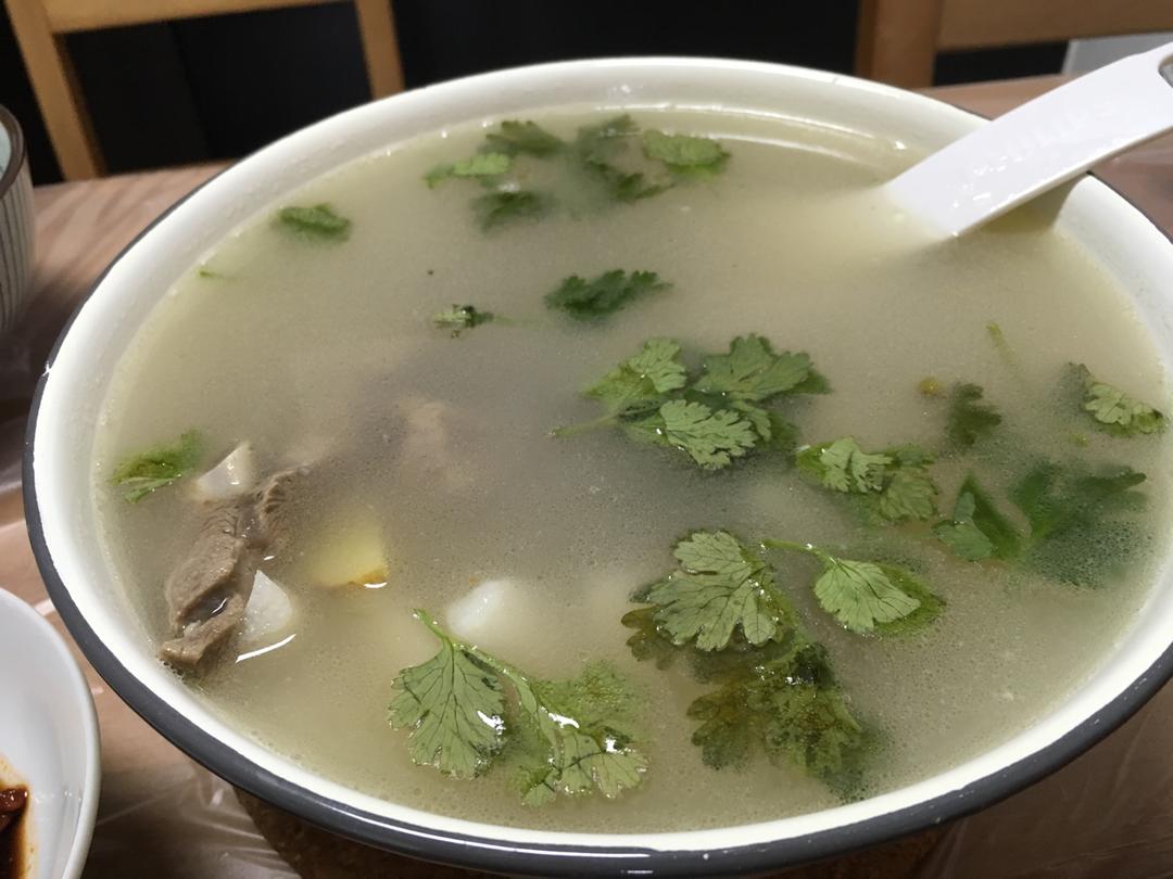羊肉汤（汤鲜味美不膻气）