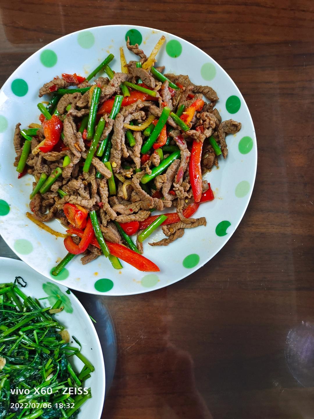 厨师长教你：“青椒牛肉丝”的家常做法，家乡的味道，先收藏了