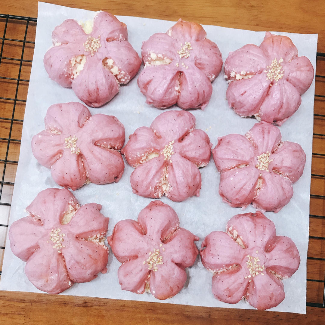 火龙果椰蓉樱花面包B51