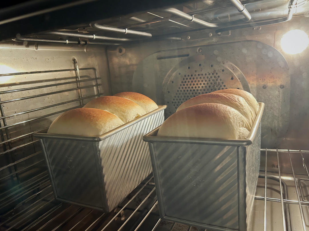 奶香纯粹的重料淡奶油吐司