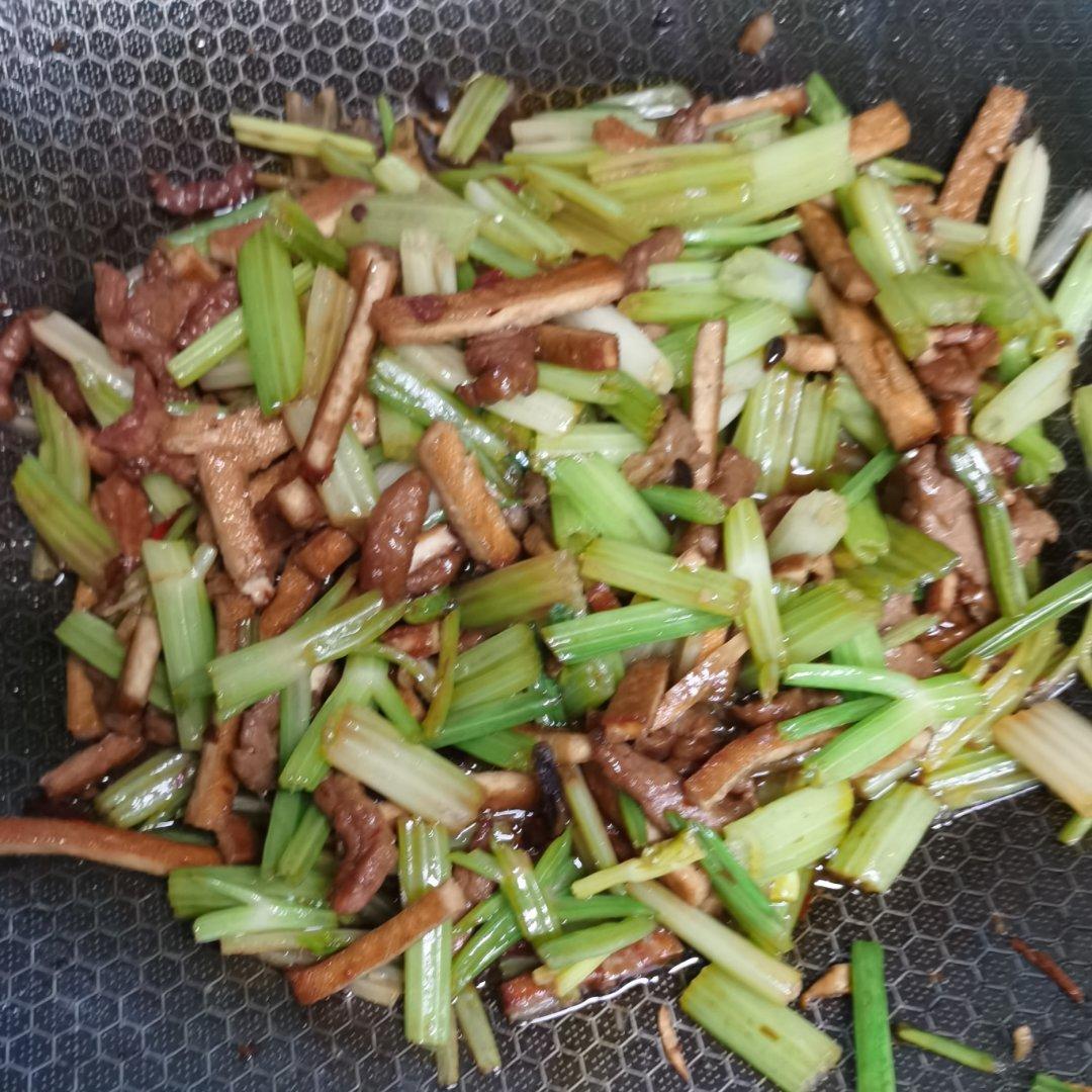 芹菜肉丝炒香干