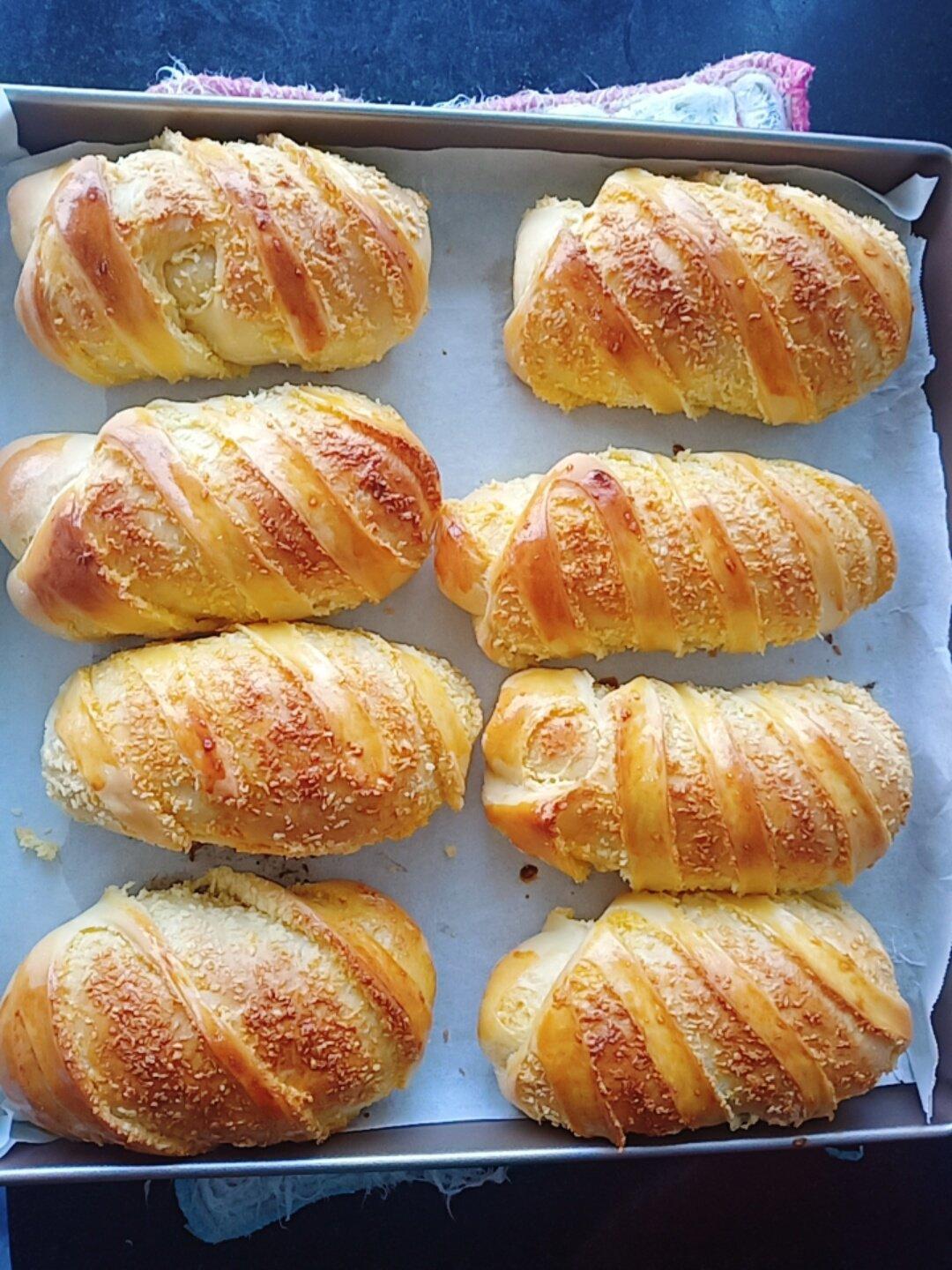 糯咪蜜糖做的椰蓉面包卷