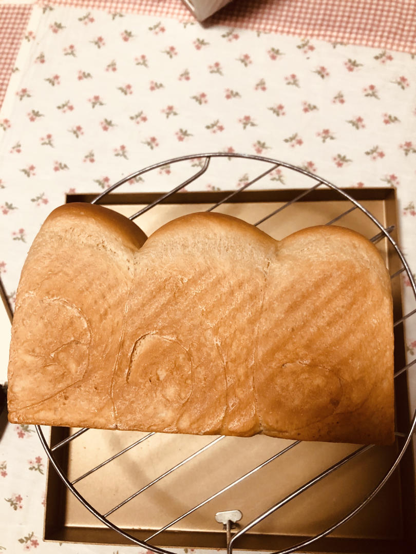 lindaegot做的用烤箱自己做面包手工牛奶吐司面包