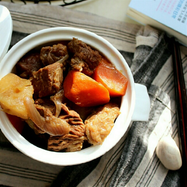 红烧土豆牛腩
