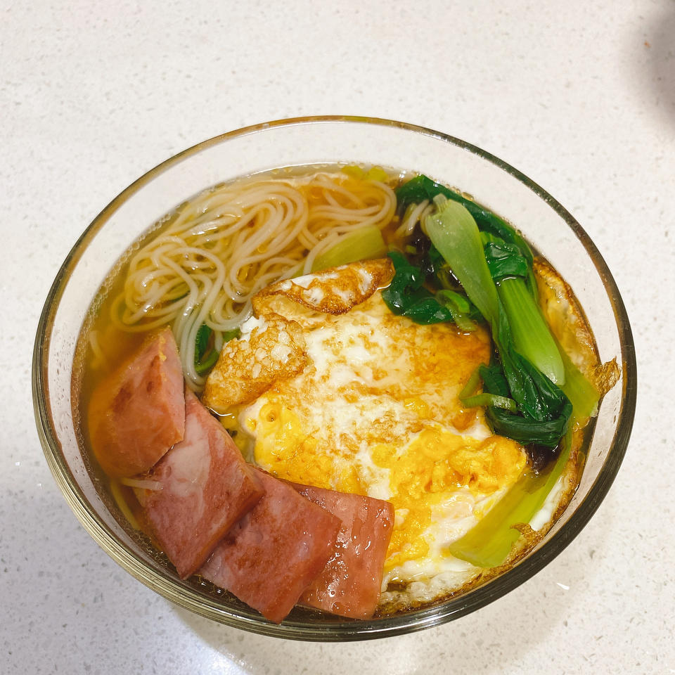 5分钟搞定完美早餐，煎蛋清汤面🍜
