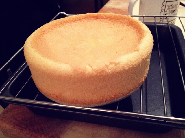 超简单完美戚风蛋糕（6寸2蛋）附打发、翻拌、脱模视频