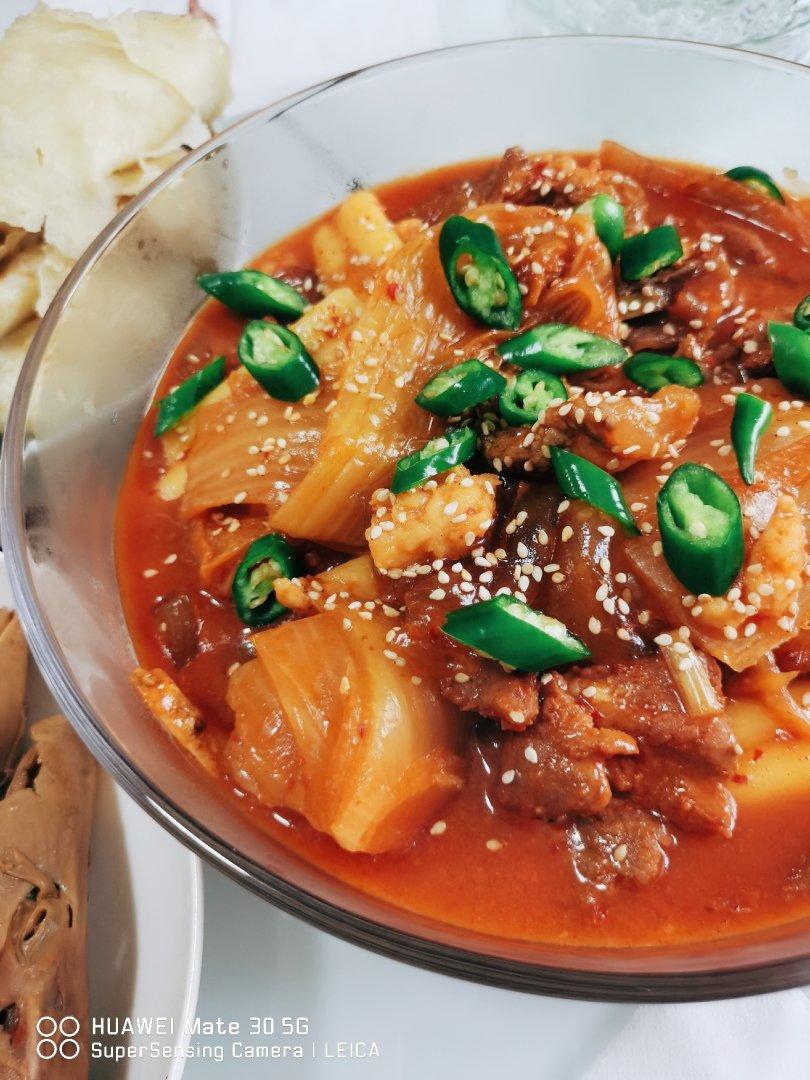 牛仔骨炖辣白菜