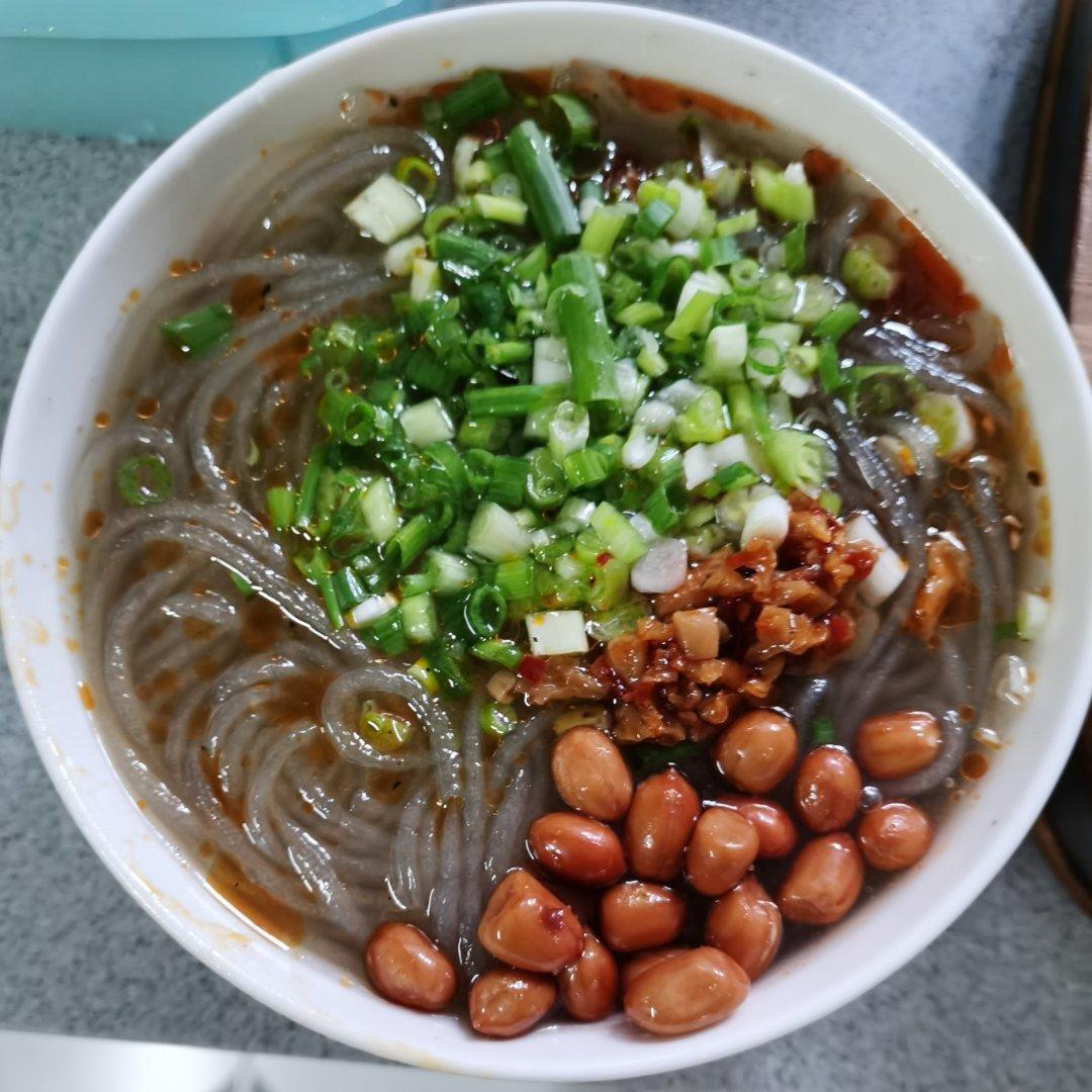 厨房小白都会的超级简单过瘾的酸辣粉