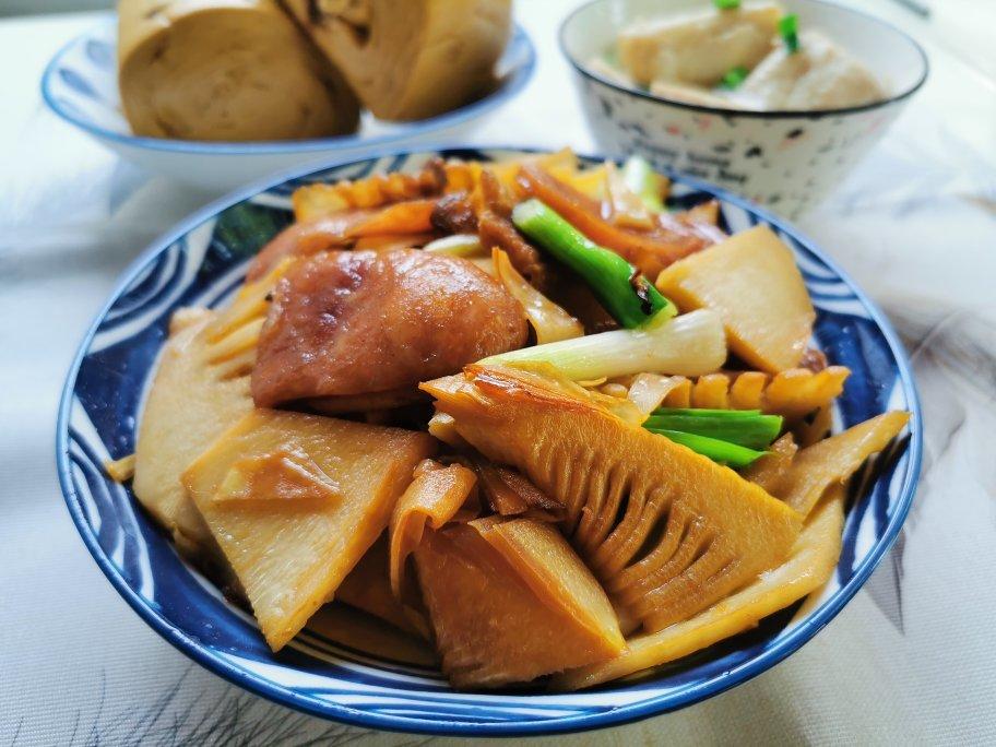 肉香笋鲜的春笋炒五花肉