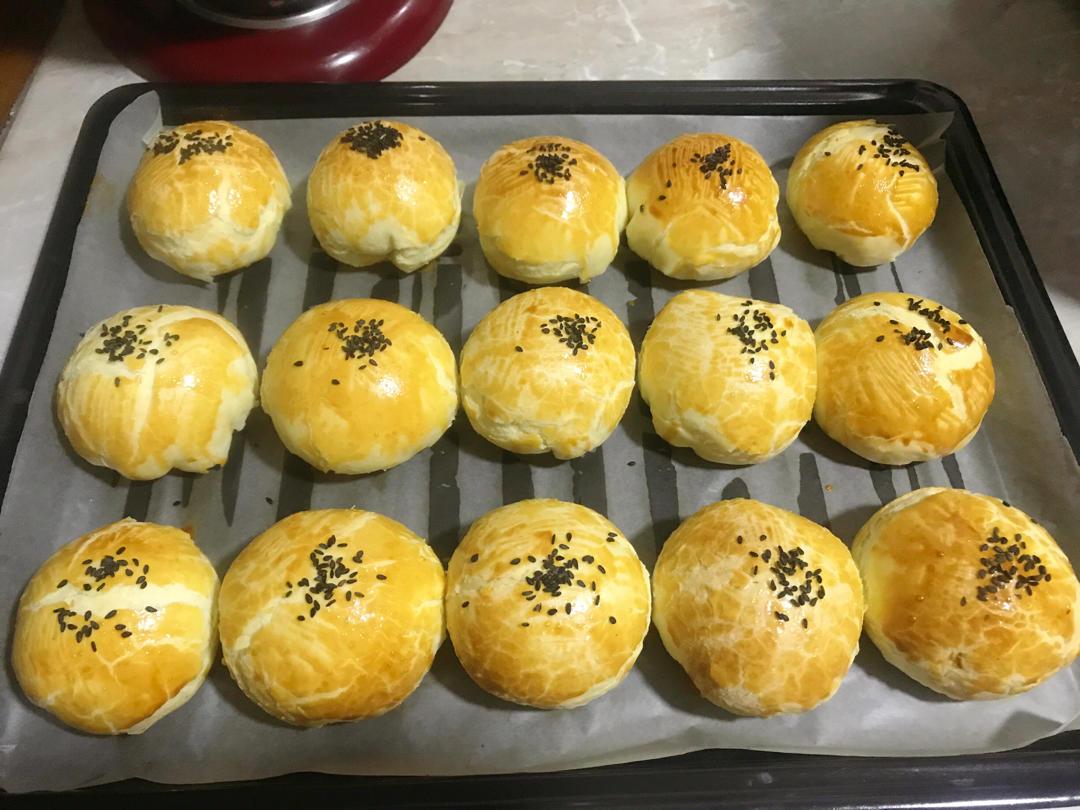 酥到掉渣的美味蛋黄酥