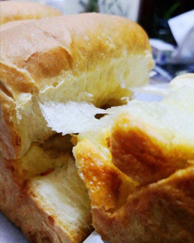 咸蛋黄肉松吐司