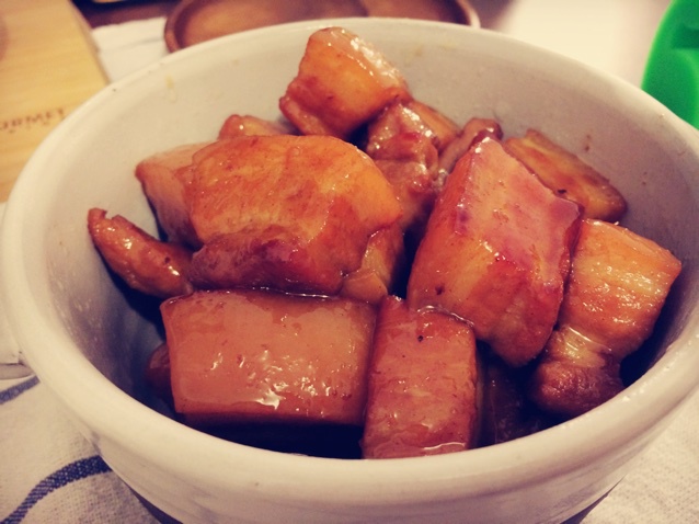 吃着碗里望着锅里的红烧肉