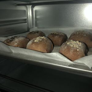 新手做纯黑全麦面包的做法 步骤6