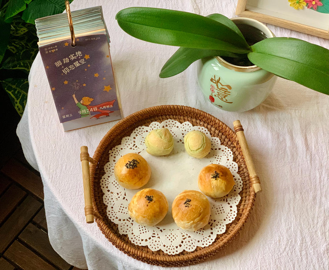 大包酥蛋黄酥也能层次分明，酥掉渣，不破酥