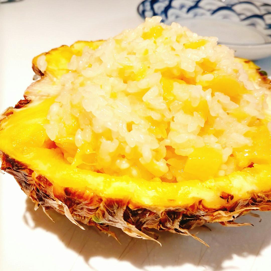 安华小厨做的电饭锅煮出的菠萝糯米饭