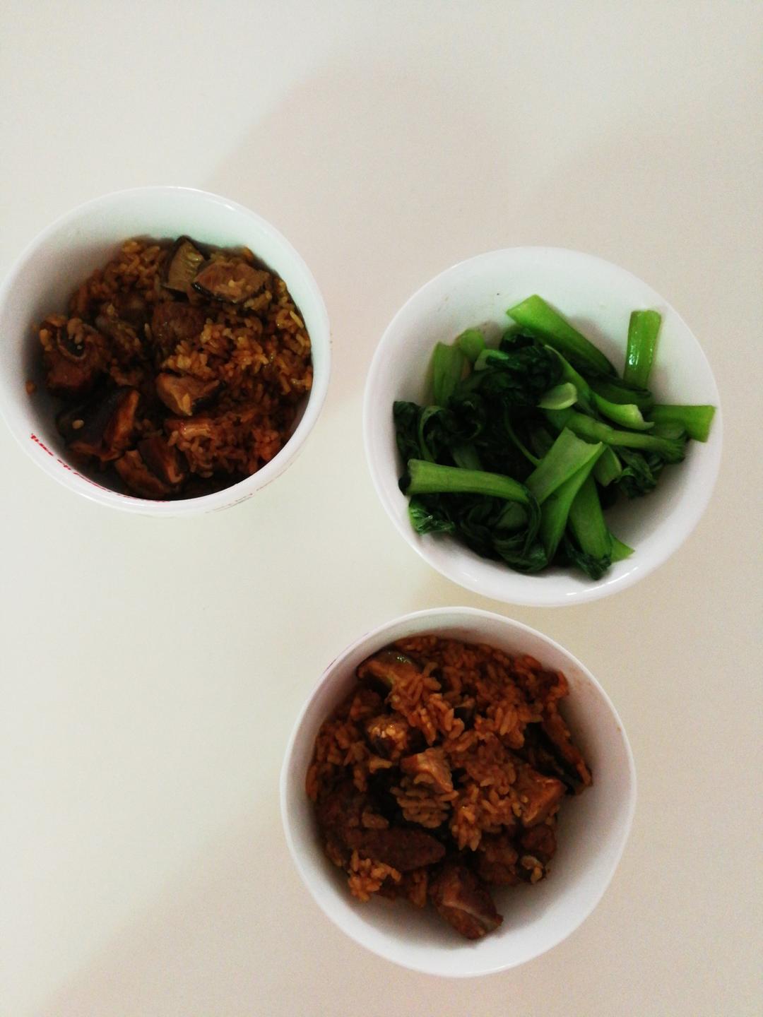 喷香排骨焖饭（爆好吃）
