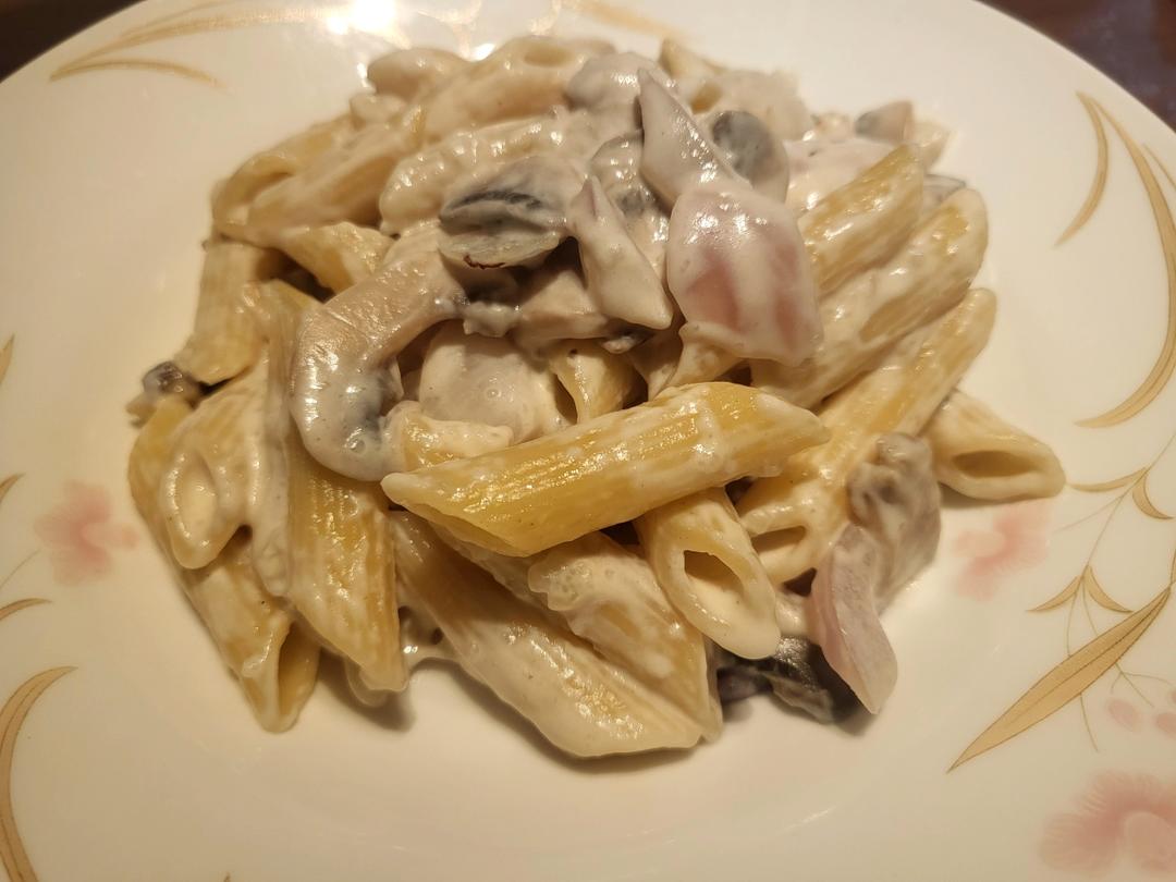 奶油蘑菇培根意大利面