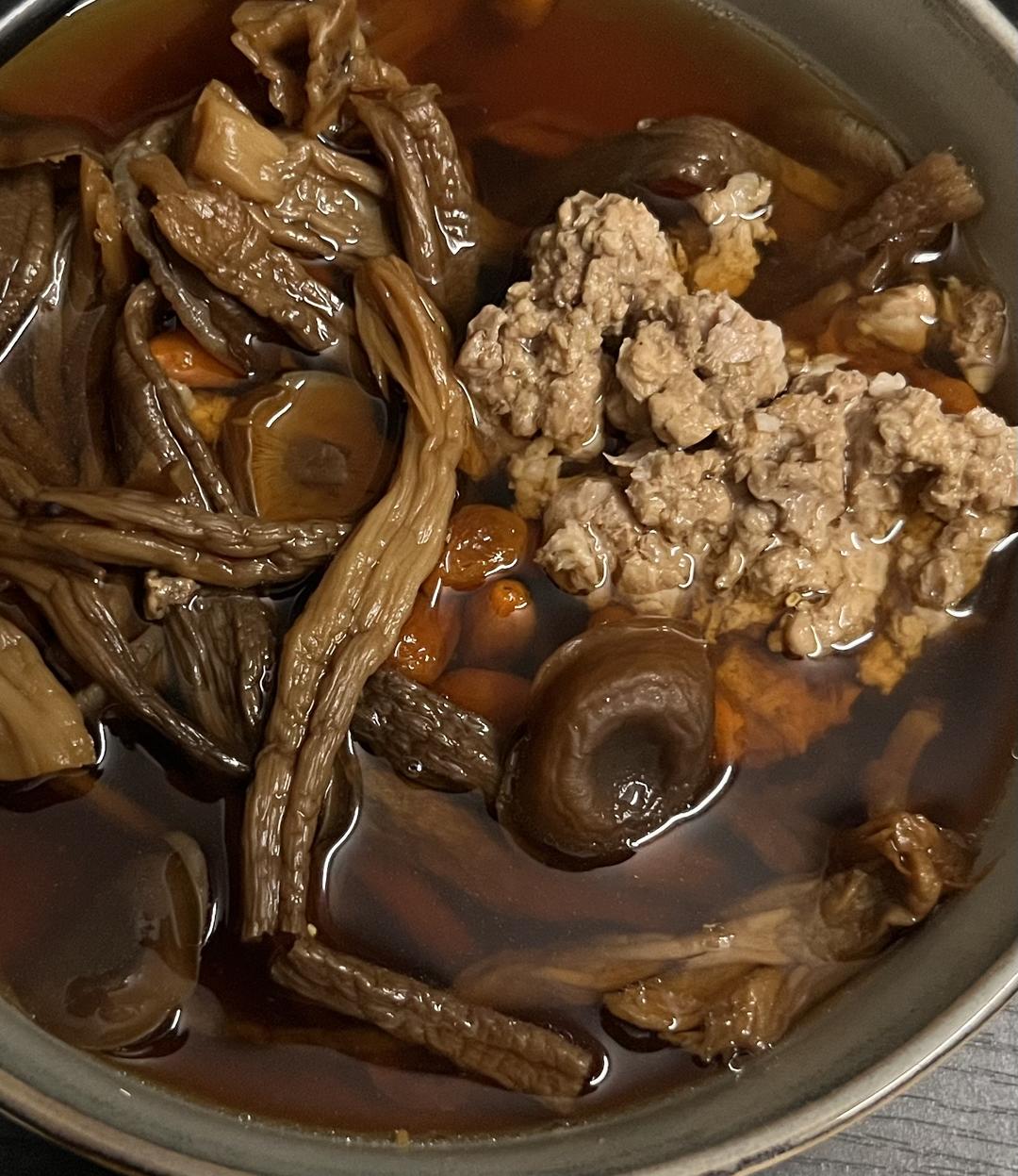 鹿茸菇瘦肉汤（鲜到掉眉毛）🥣