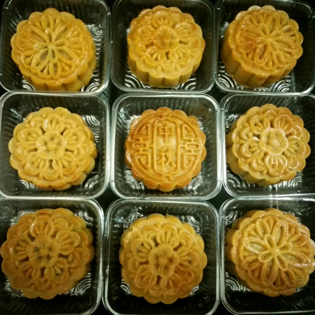 广式月饼—蛋黄莲蓉月饼