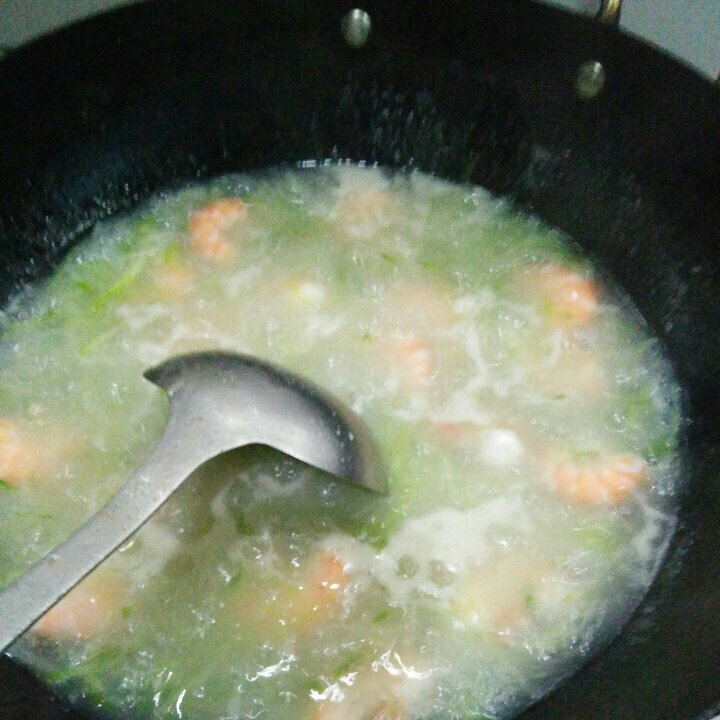青萝卜鲜虾粉丝汤