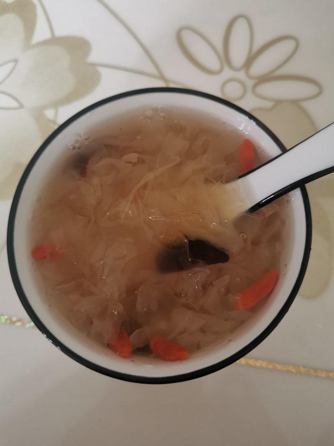 0失败的快速出胶银耳红枣汤（超详细）