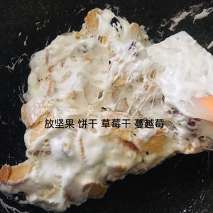 草莓干雪花酥